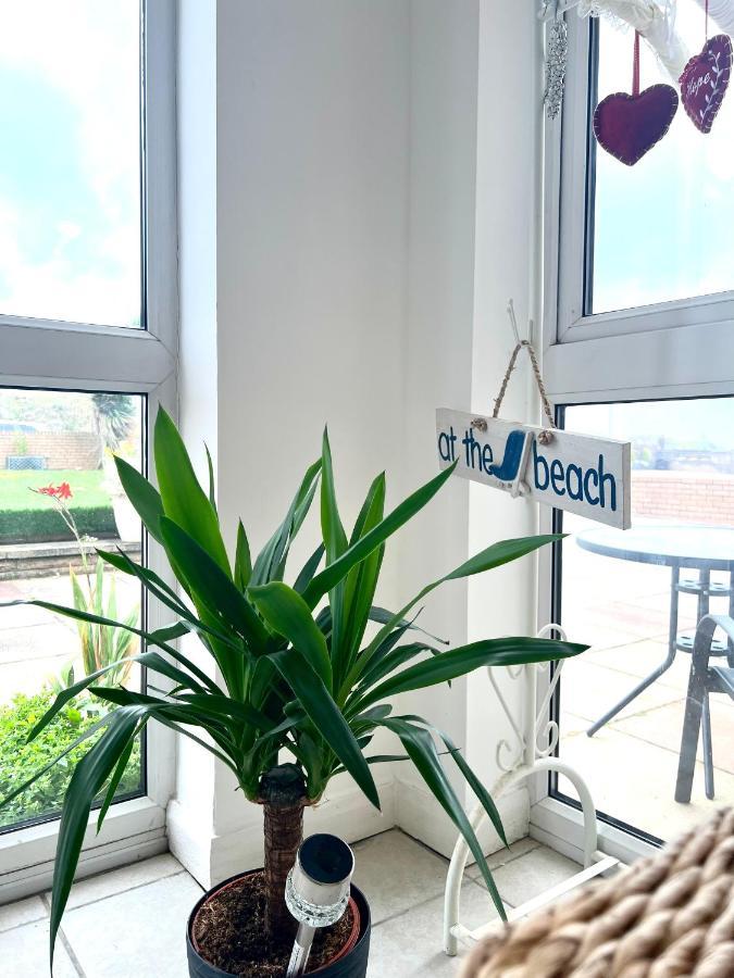 Beach Front Apartment With Free Parking, St Annes Lytham St Annes Exterior photo